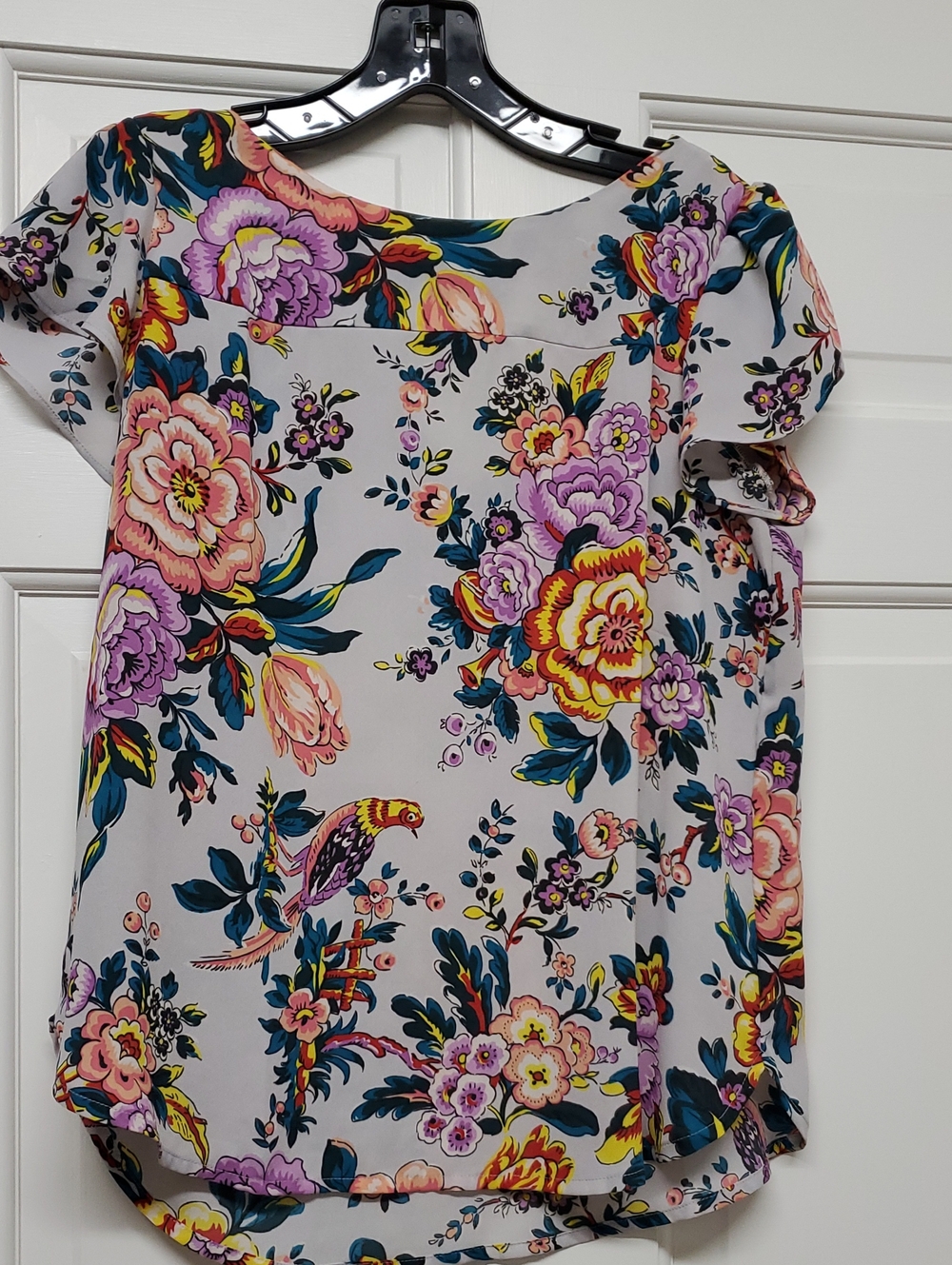 LOFT Floral Short-Sleeve Blouse in Light Gray with Multicolor Print XSP